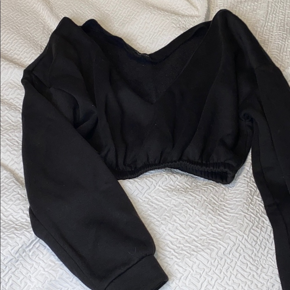 Black Cropped Sweatshirt